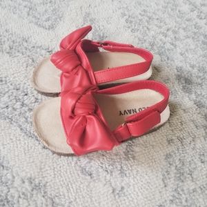 Old Navy baby girl 12-18 month red bow sandals
